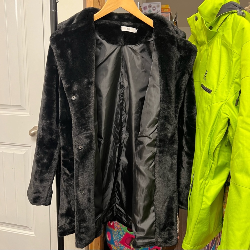 Adika Women’s Faux Fur Jacket - Picture 3 of 6